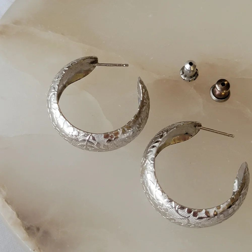 Vintage Floral Embossed Silver Metal Wide Hoop Earrings Gorgeous Jewelry